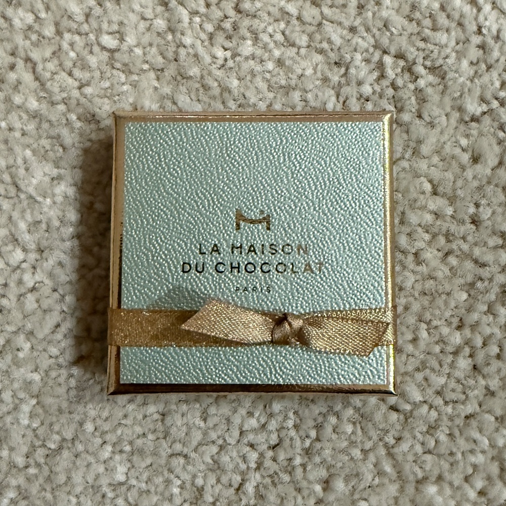 Van Cleef and Arpels - La Maison Du Chocolat Small Box - w/ 2 Chocolates